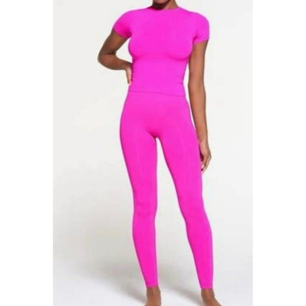 Skims Soft smoothing seamless leggings Fuschia small